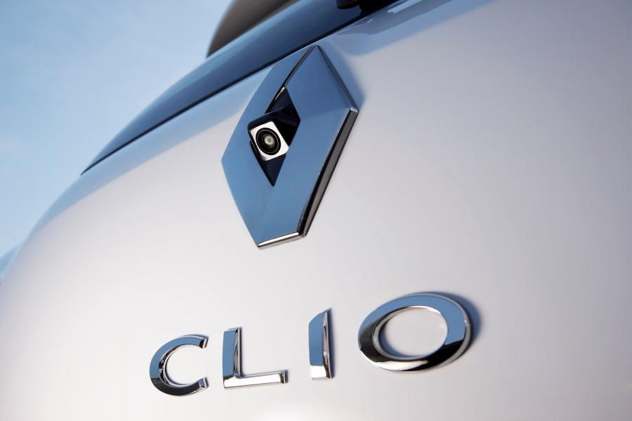 Логотип Renault Clio 2017 года  (AU) (фото 7 из 40)